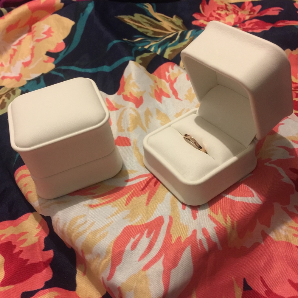 Set of two white ring boxes NIB 💍